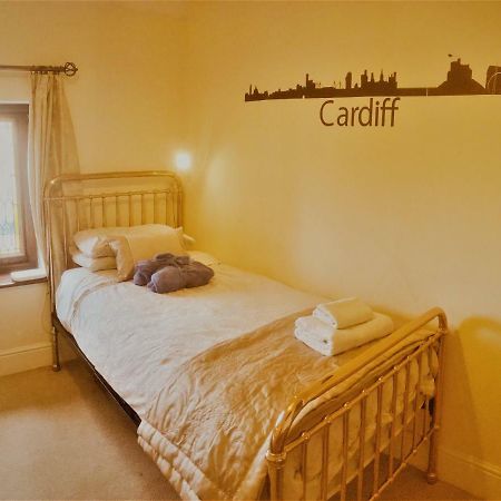 Ty Mynydd Lodge Cardiff Extérieur photo