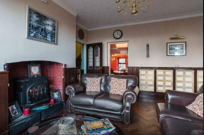 Ty Mynydd Lodge Cardiff Extérieur photo