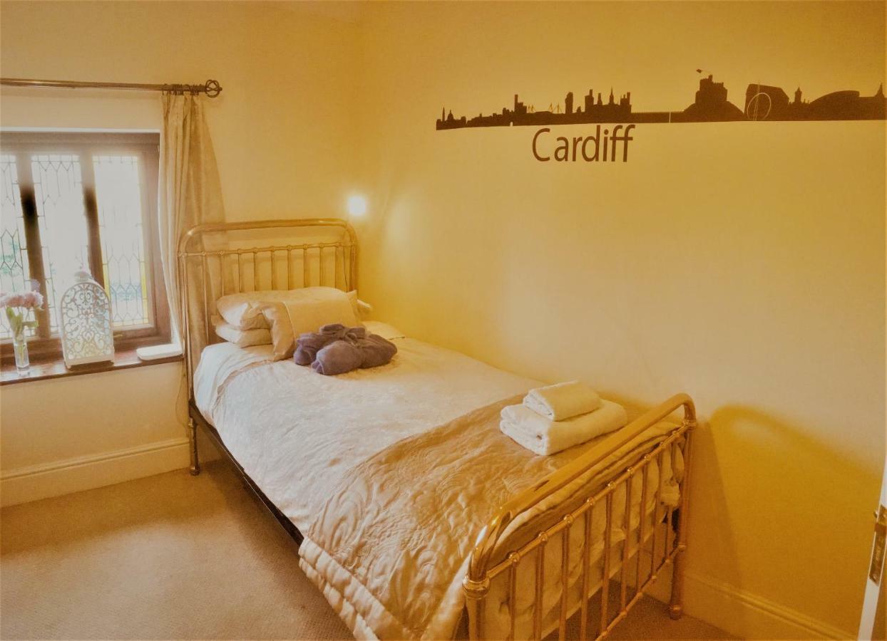 Ty Mynydd Lodge Cardiff Extérieur photo